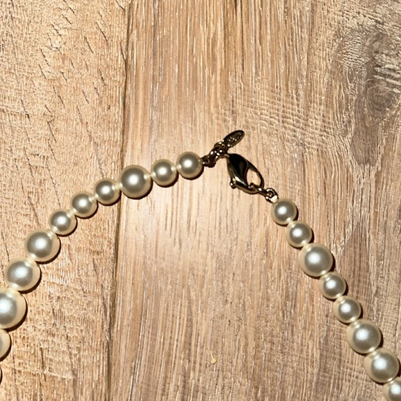 Like New! CHANEL pearl necklace - Picture 5 of 9